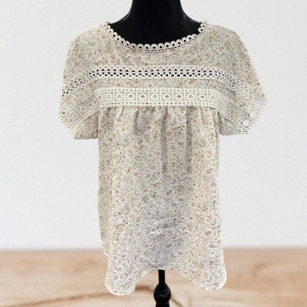 Cream Floral Lace Blouse – Sweet, Feminine & Delicate 🌷
